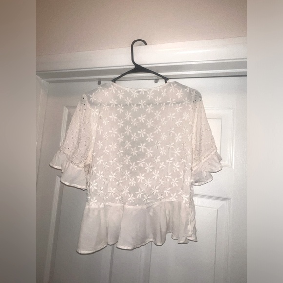 NWT American Eagle Outfitters Women’s Short Sleeve Lace Peplum Blouse Size L - Picture 2 of 3